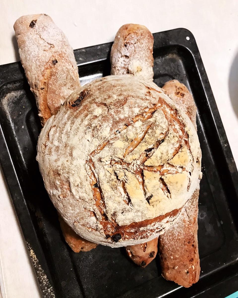 脆皮干果欧包（乡村硬欧）~铸铁锅和烘焙石板两种版本