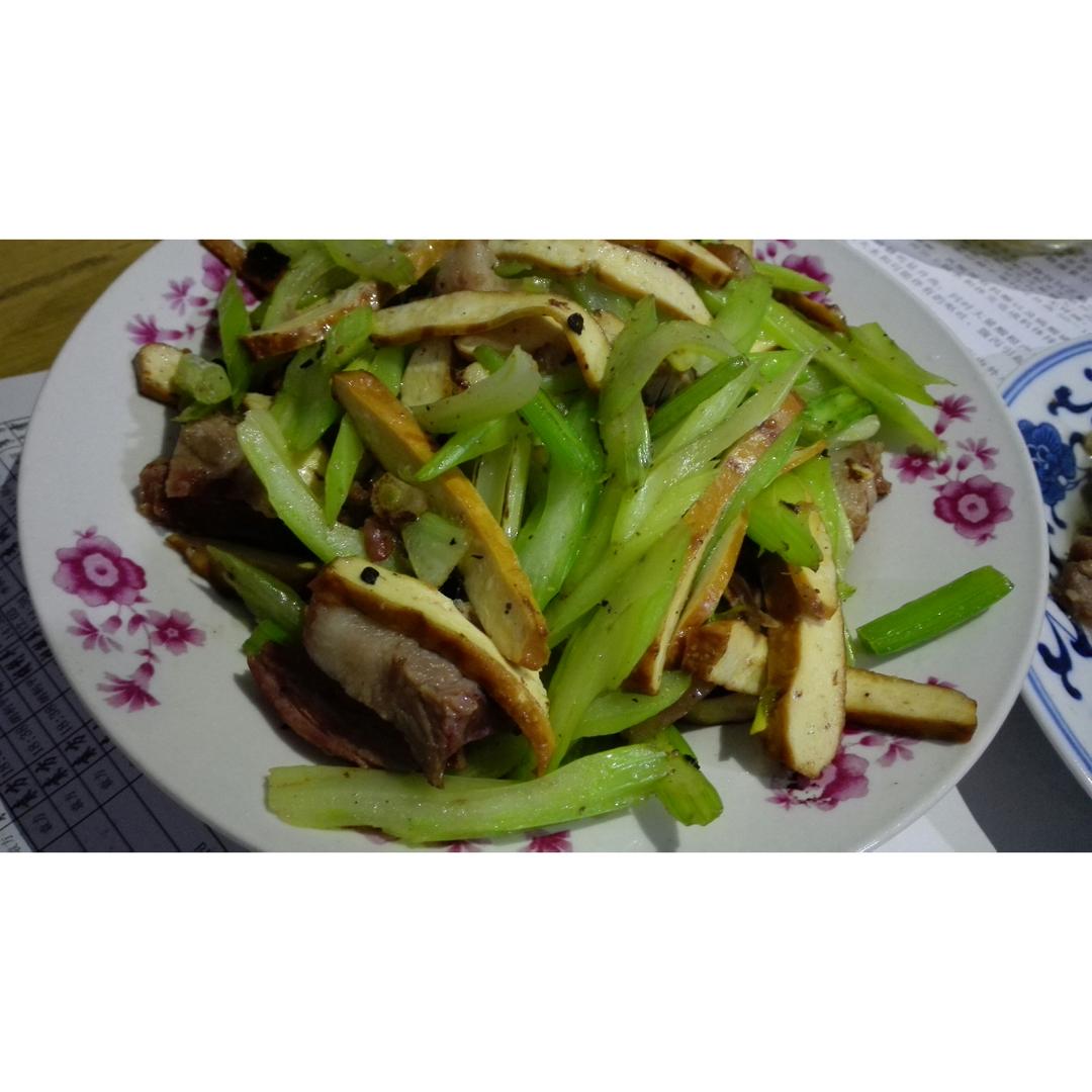 芹菜炒香干