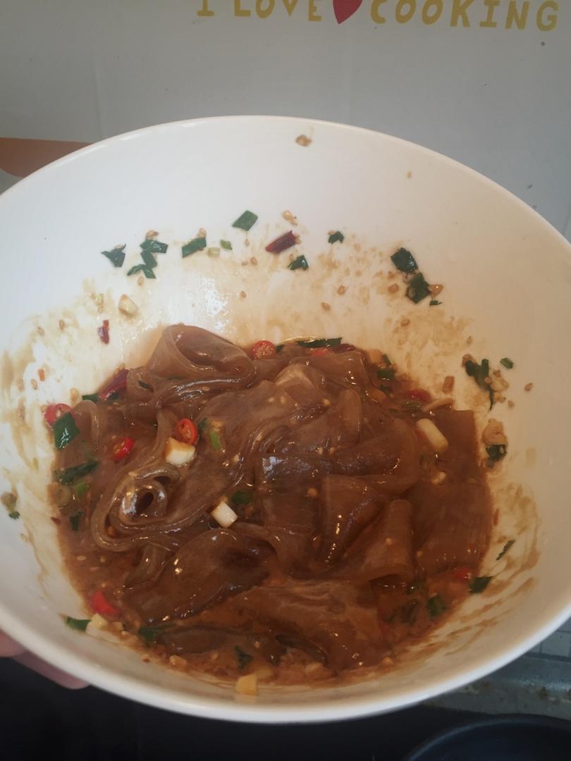 麻酱流汁宽粉