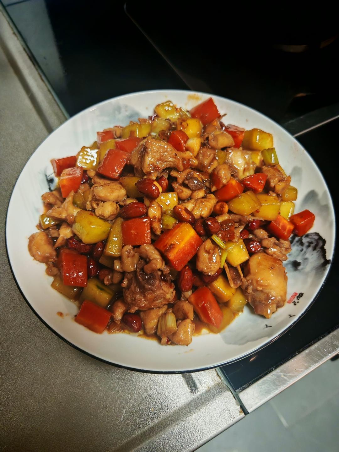 家常快手宫保鸡丁，小朋友也能吃的微辣版，小白也能复刻95%形似，90%味道！