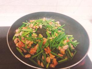 韭菜花炒虾米🦐的做法 步骤5