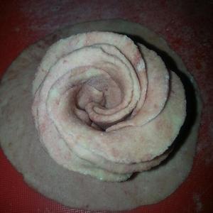 豆渣玫瑰豆沙卷的做法 步骤7