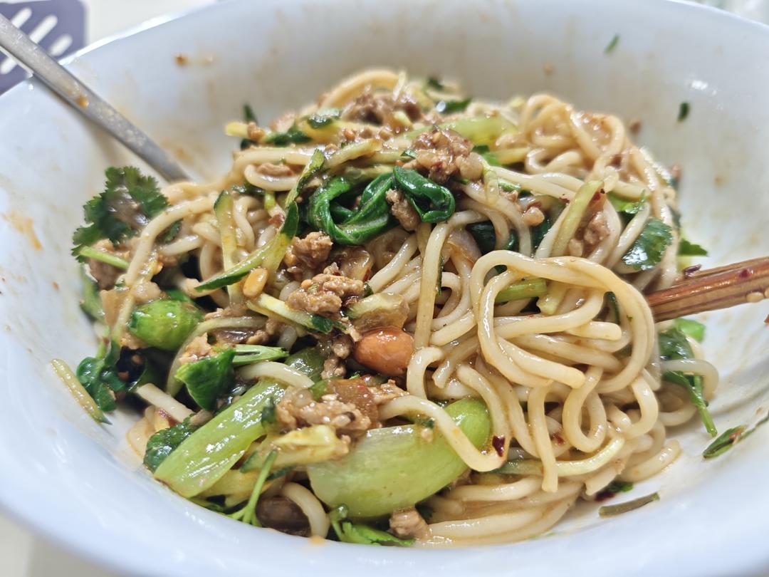 真想让你们尝尝这碗肉酱拌面🍜太香太香了