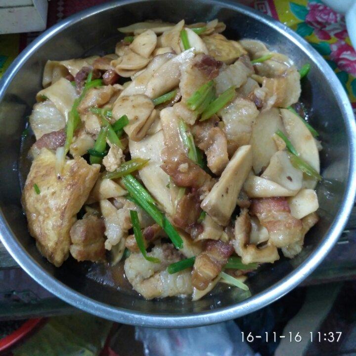 五花肉爆炒杏鲍菇