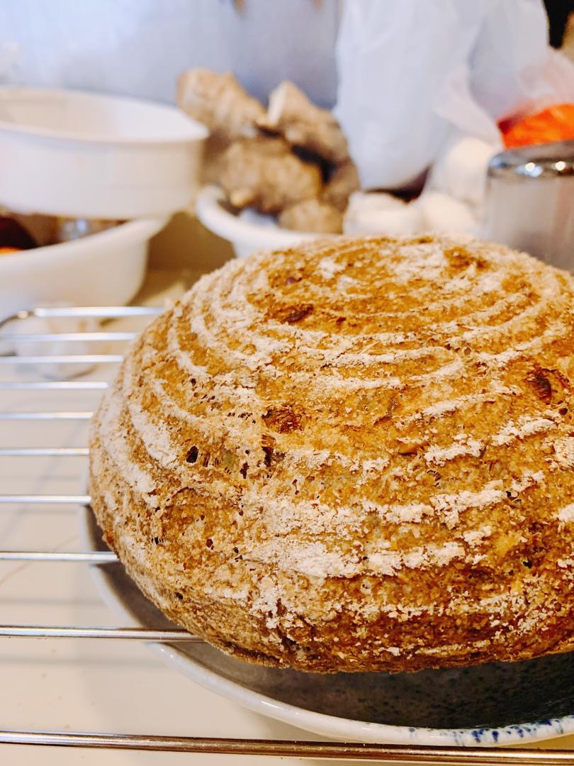 天然酵种肉桂葡萄干核桃欧包（附处理湿面团方法）