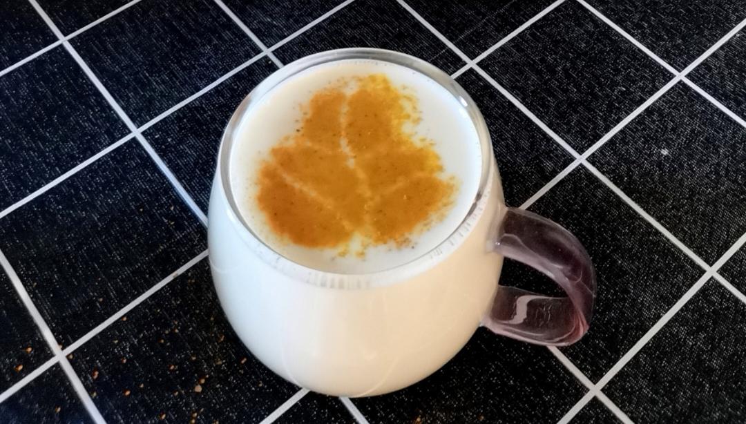 抗炎姜黄豆浆拿铁