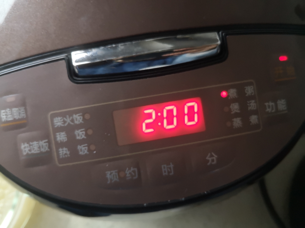出胶的银耳红枣枸杞汤的做法 步骤3