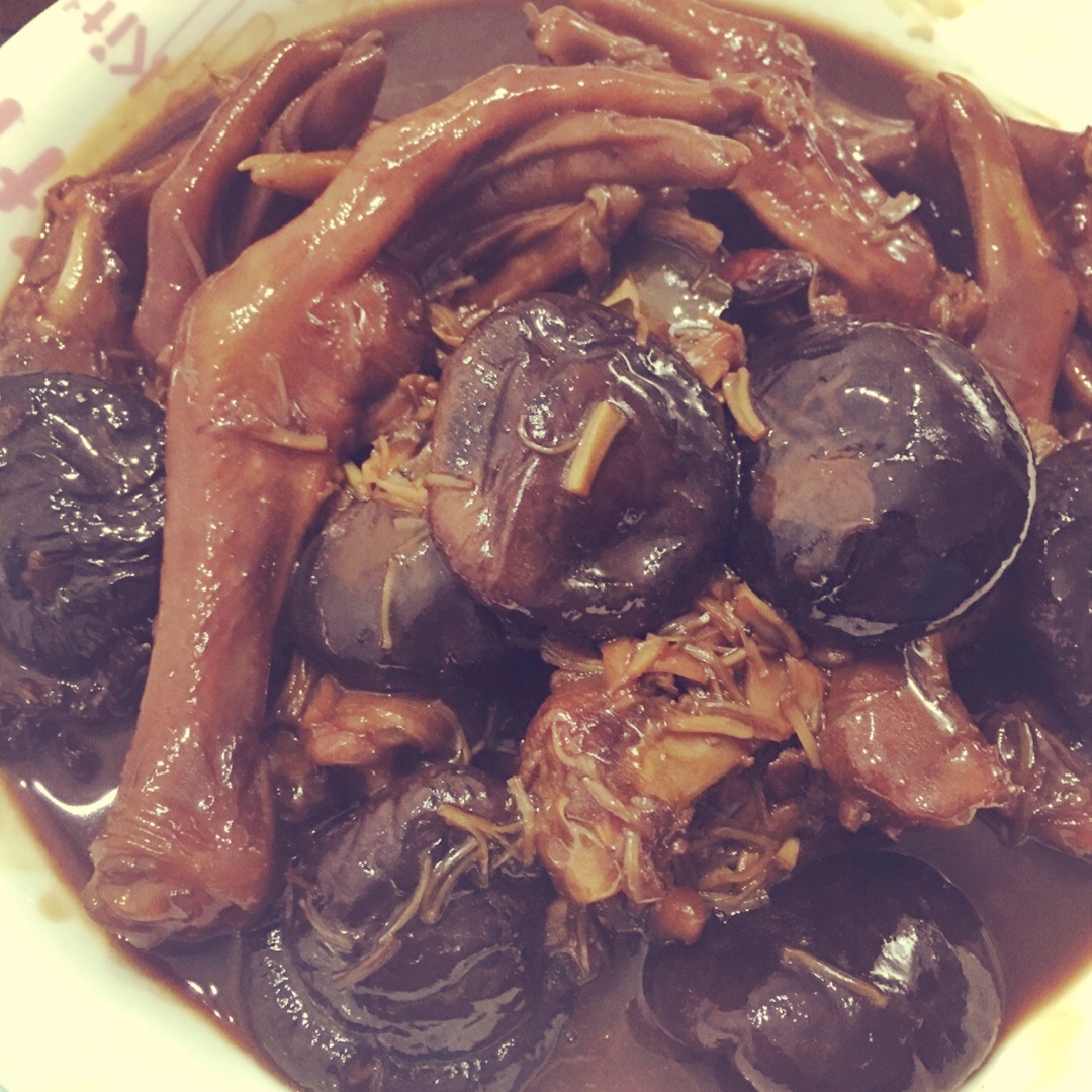 鲍汁花菇扣鹅掌