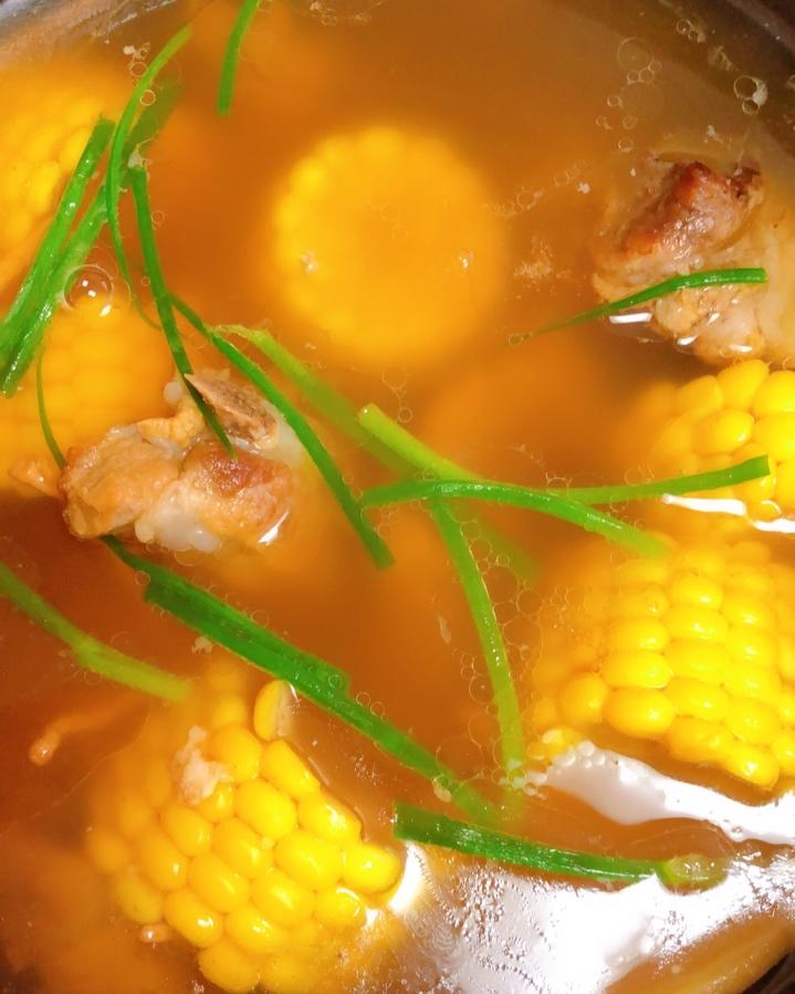 周伶函做的虫草花干贝排骨汤