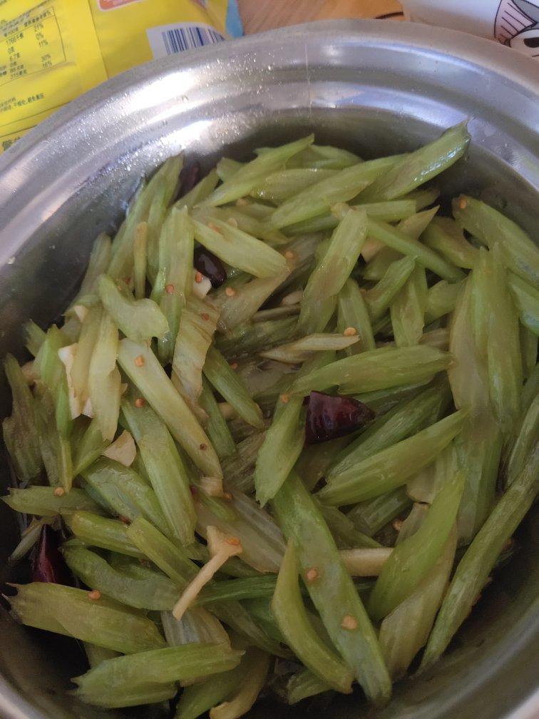 素炒芹菜