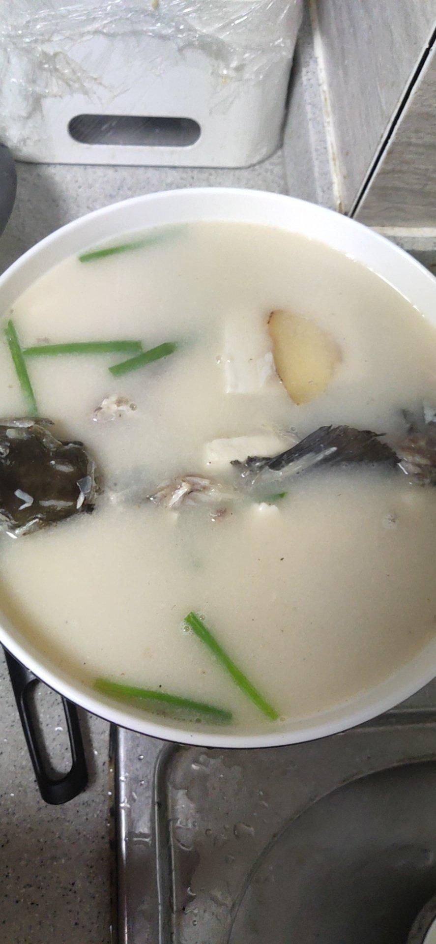 奶白鲫鱼豆腐汤|一条鱼最后的温柔