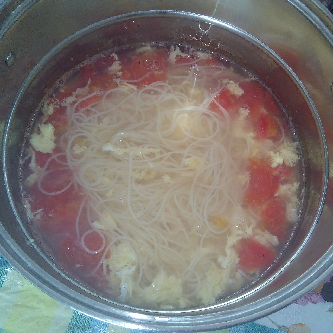 西红柿鸡蛋热汤面