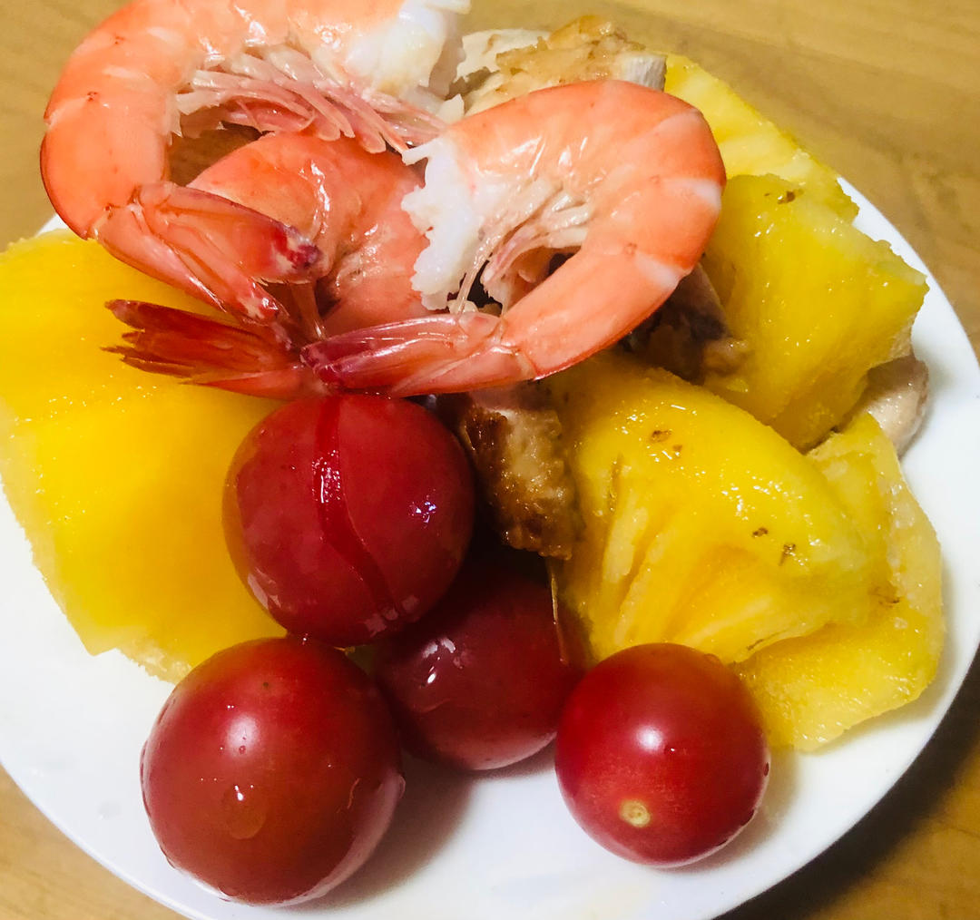 清新的薄荷马蹄凤梨炒虾