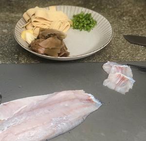 简易版酸菜鱼的做法 步骤1
