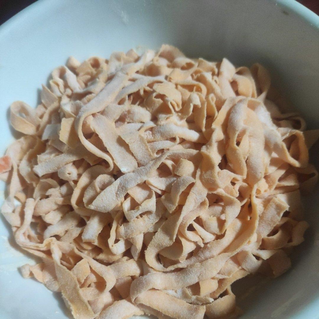 胡萝卜手擀面