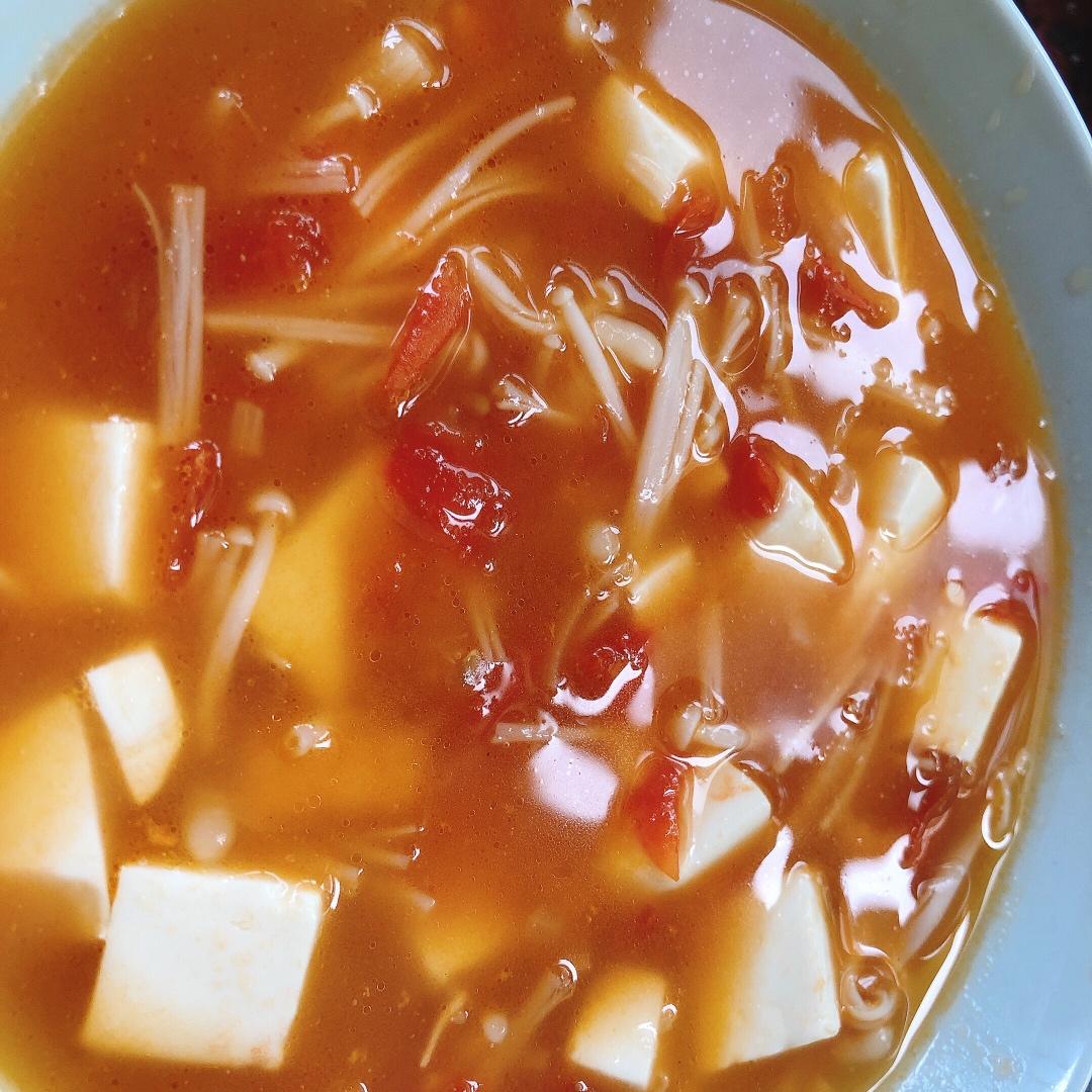 减肥期简单易做味道鲜美的番茄内酯豆腐汤