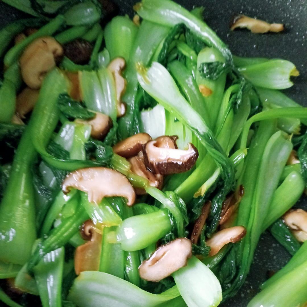 比肉还好吃的——蚝油香菇油菜