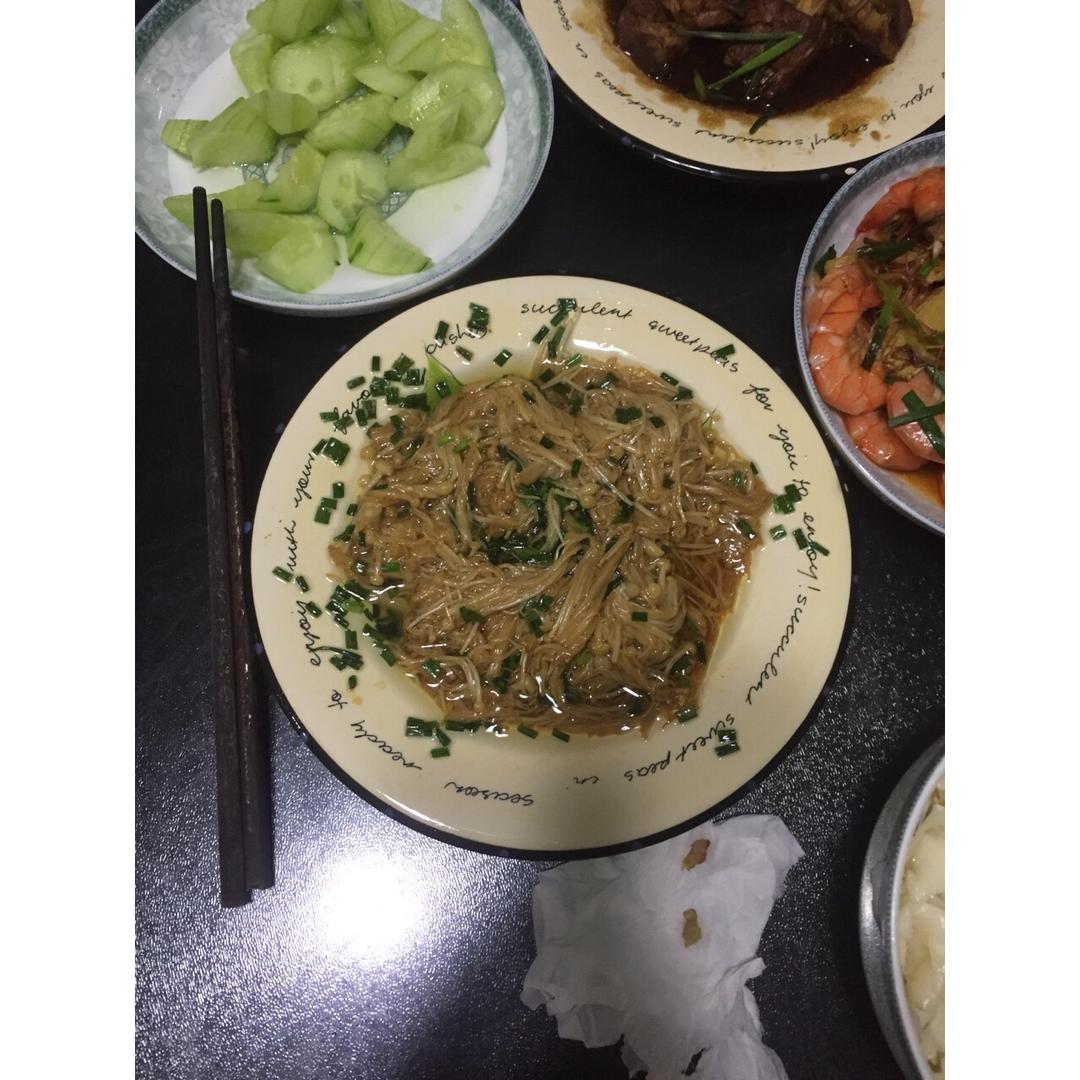 葱油金针菇——10分钟快手菜，你绝对不能错过的美味~