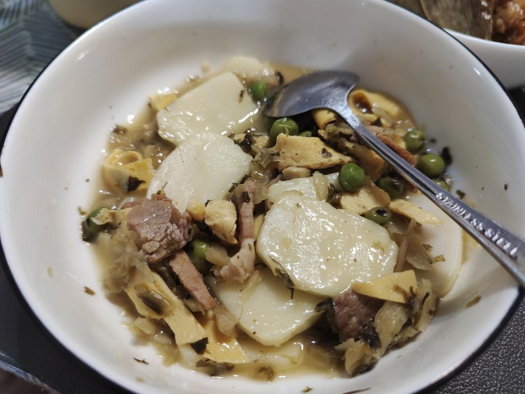 雪菜肉丝年糕汤