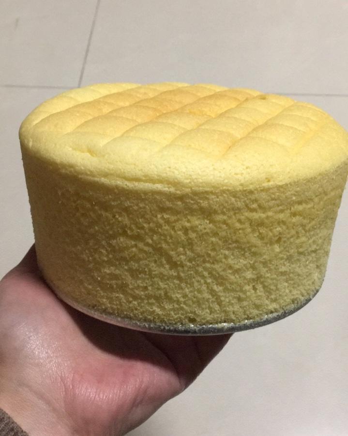 （制作时长5分钟左右）简单粗暴的做一只戚风｜视频及gif