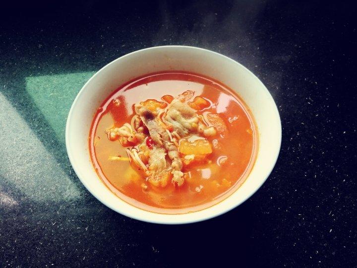 金针菇肥牛番茄锅