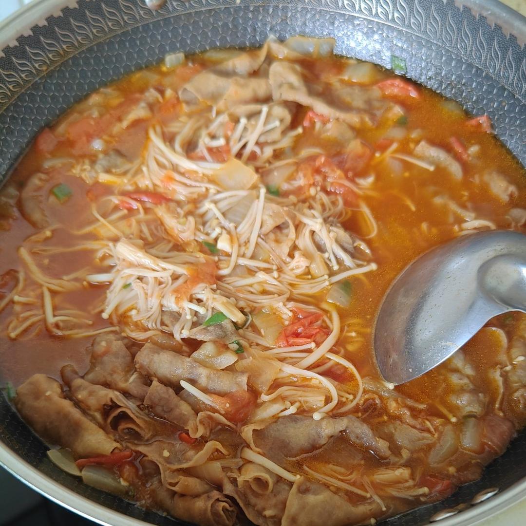 番茄金针菇肥牛(汤浓入味、酸甜适宜)