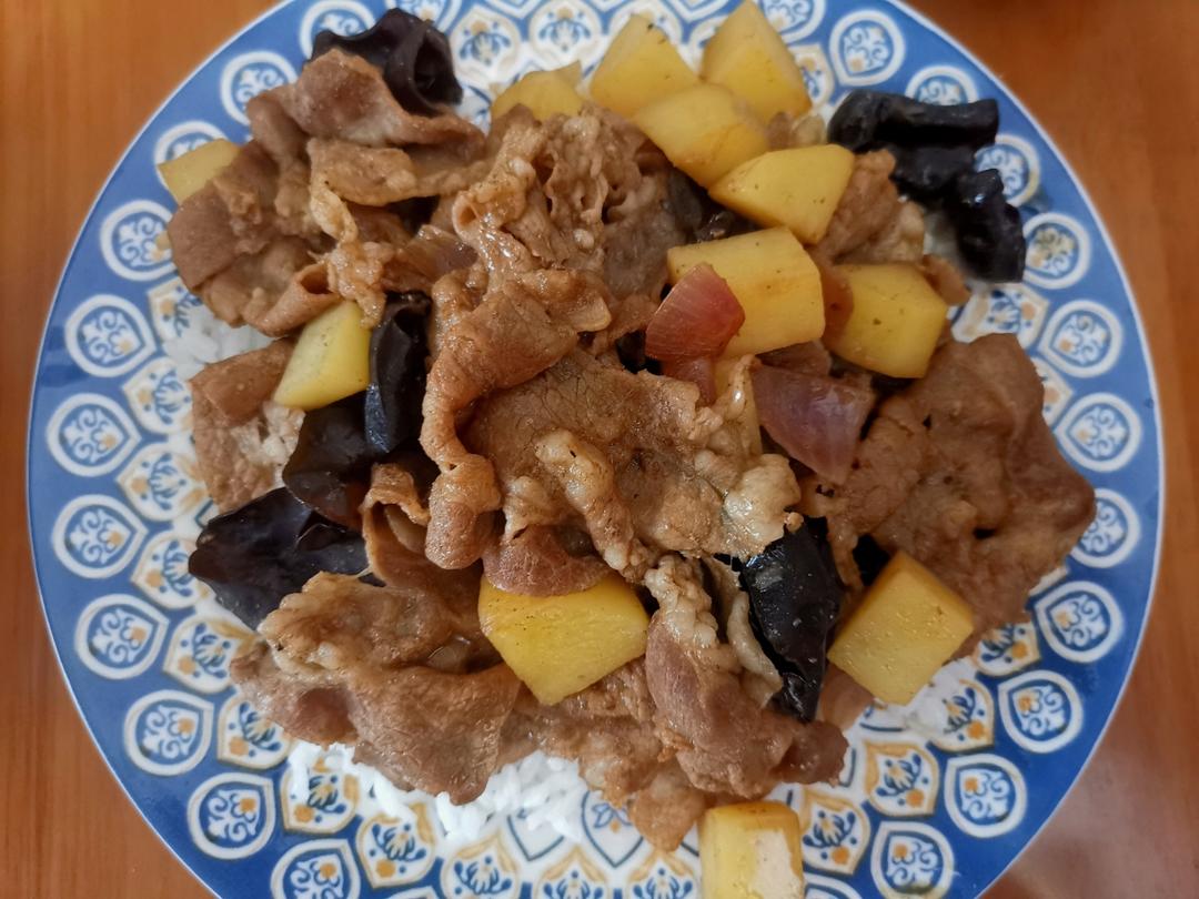 好吃到舔碗底的土豆肥牛拌饭