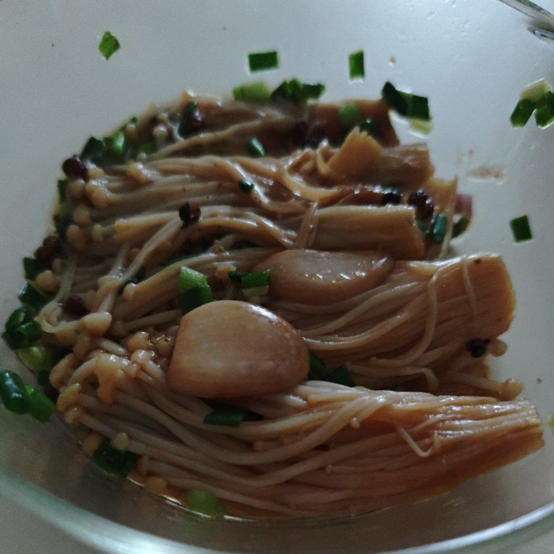 低卡美味的微波炉烧烤金针菇，香迷糊了！