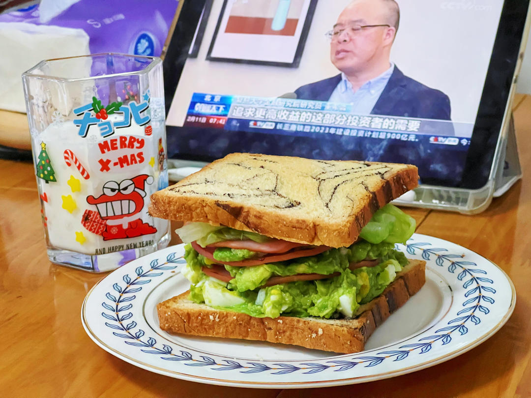 牛油果鸡蛋三明治🥑