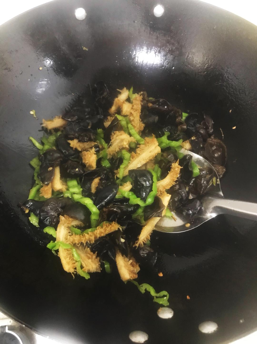 青椒木耳炒牛肚丝
