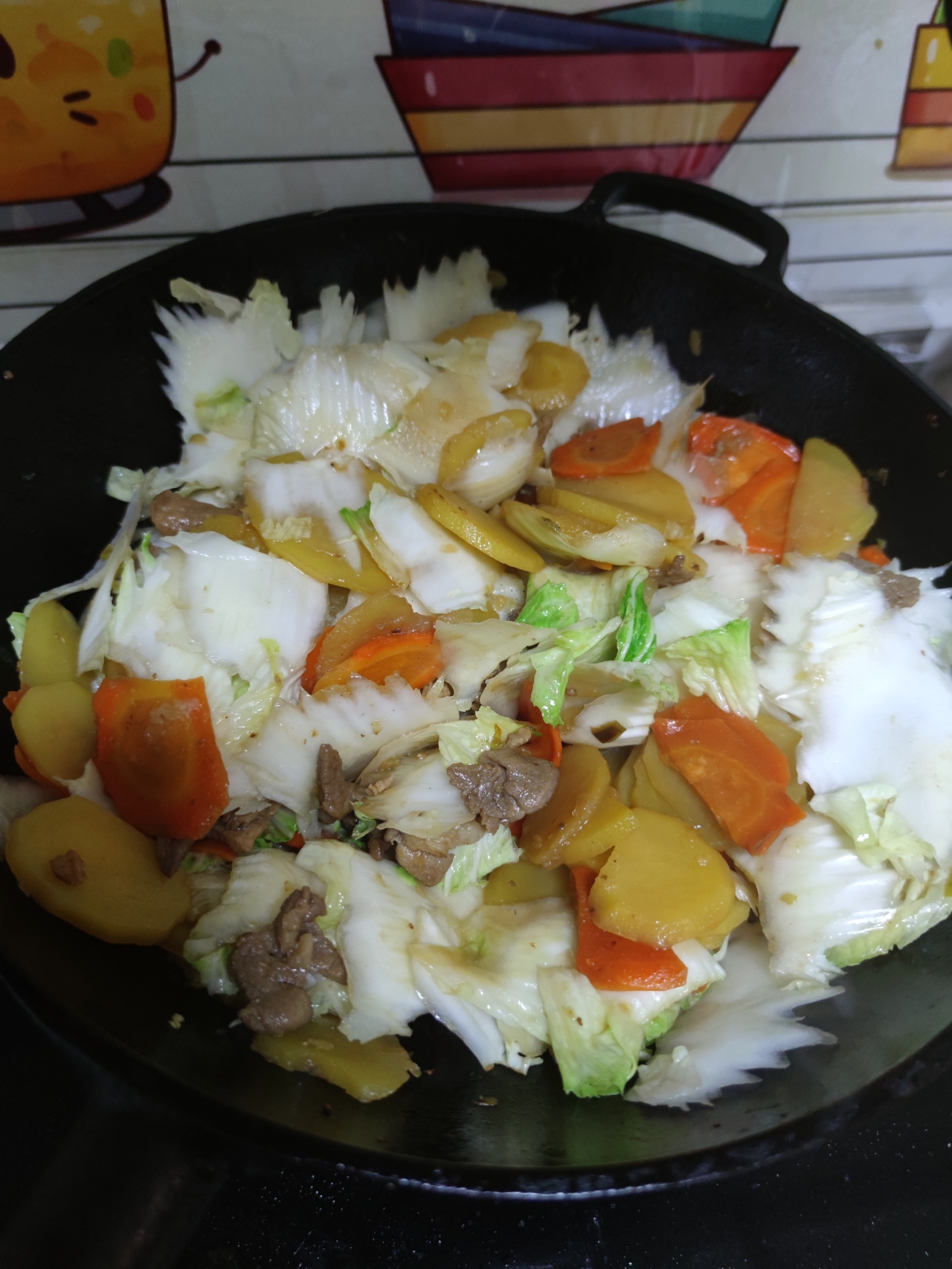 白菜土豆片胡萝卜炒肉的做法 步骤3