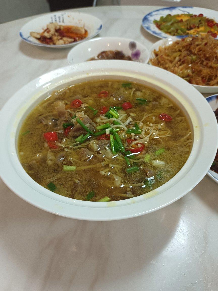 聚会大餐-酸汤肥牛 | 北鼎焖焗珐琅锅