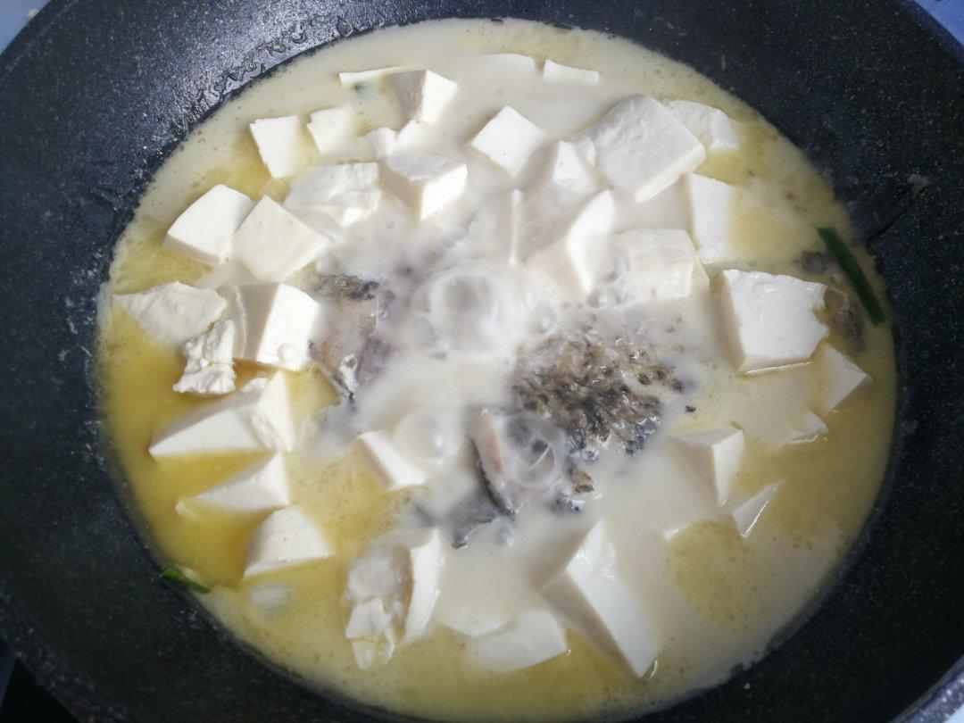 鲫鱼豆腐汤