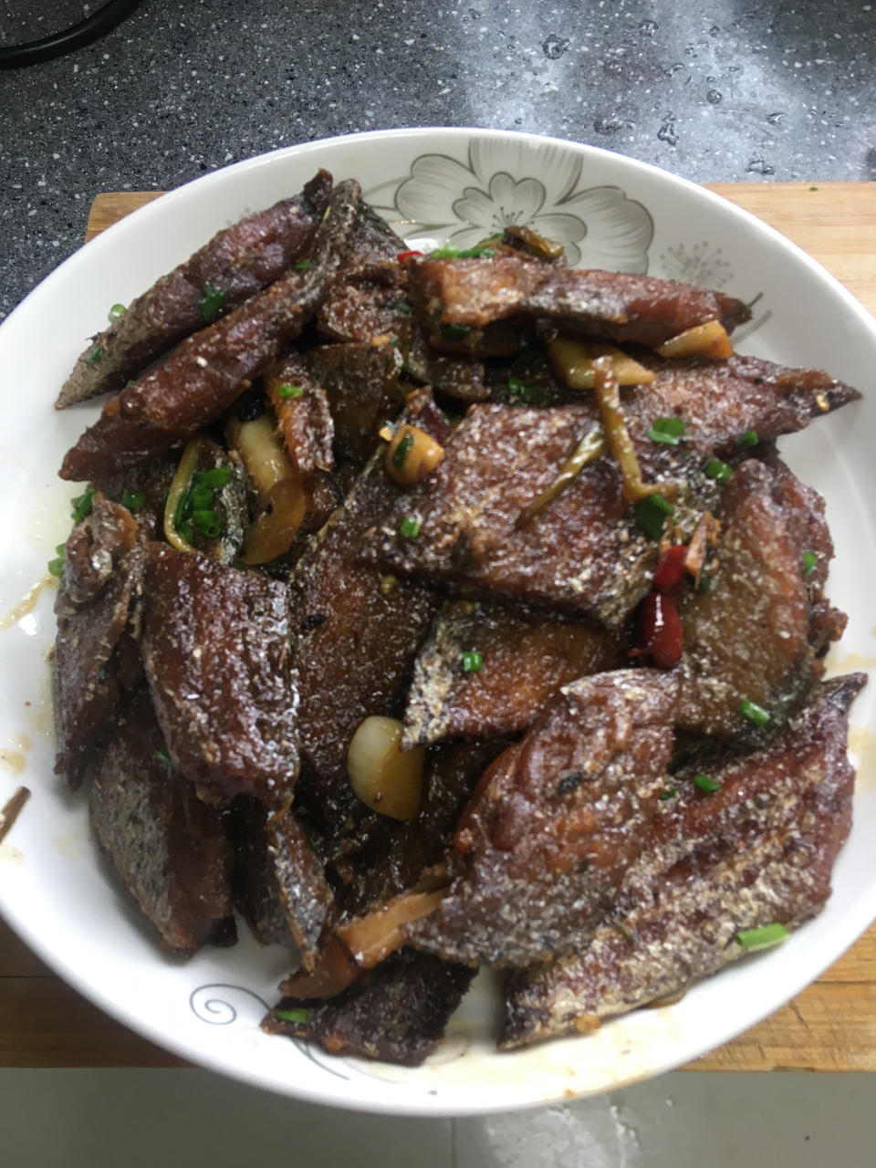 不粘锅红烧带鱼段