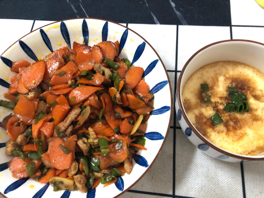 超好吃的胡萝卜片炒肉