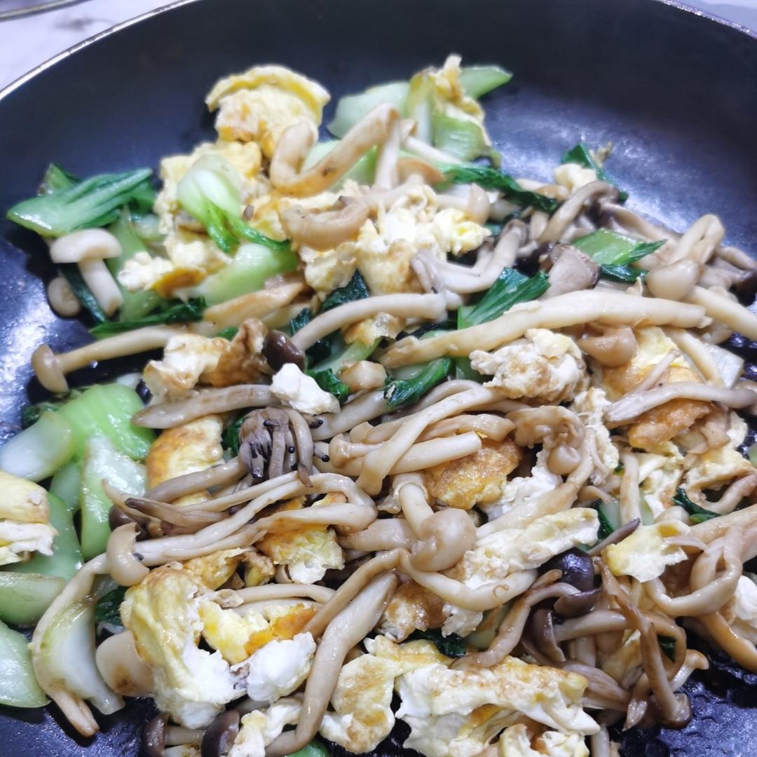 鲜得连汤汁都不留一滴的海鲜菇炒蛋