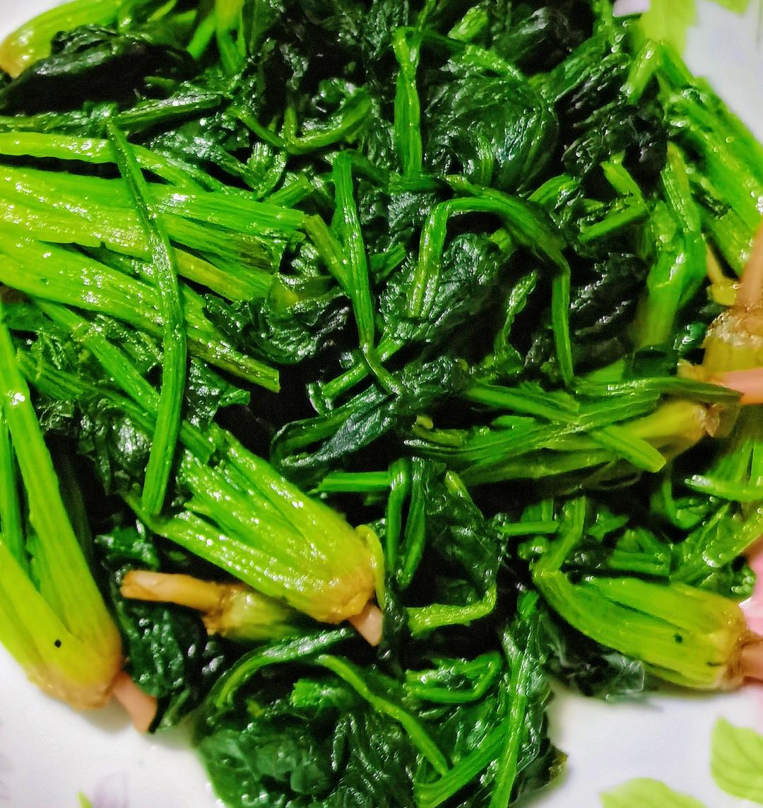 不涩口又嫩的清炒菠菜