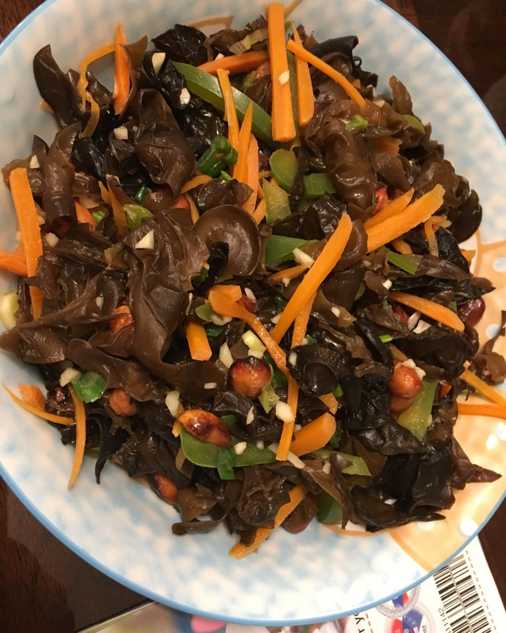 凉拌香芹花生木耳