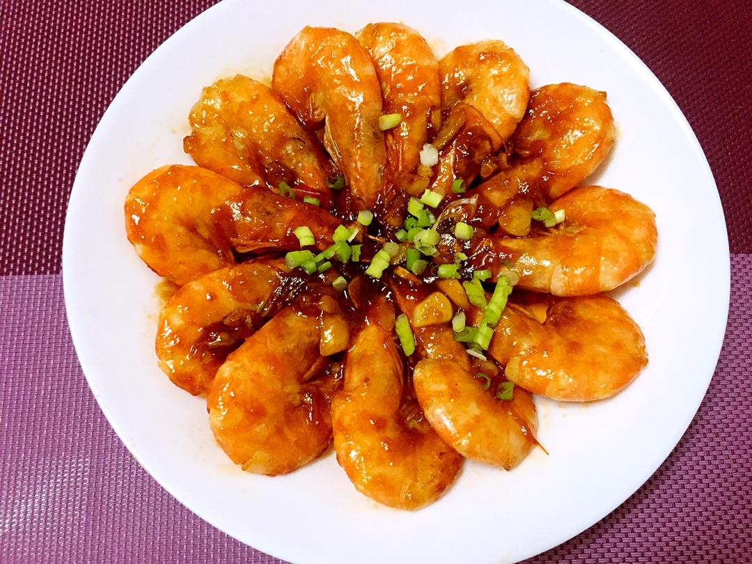 绿油油的蛋仔面做的茄汁大虾