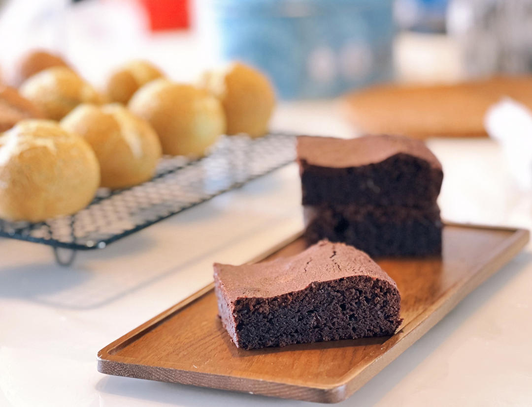 美国名店最受欢迎的酥皮软心布朗尼配方：软糖口感，酥皮脆壳Fudgy Brownies