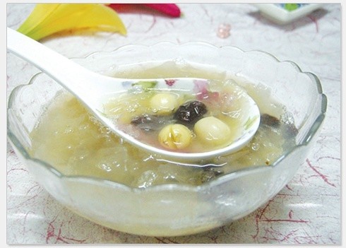银耳莲子汤的做法