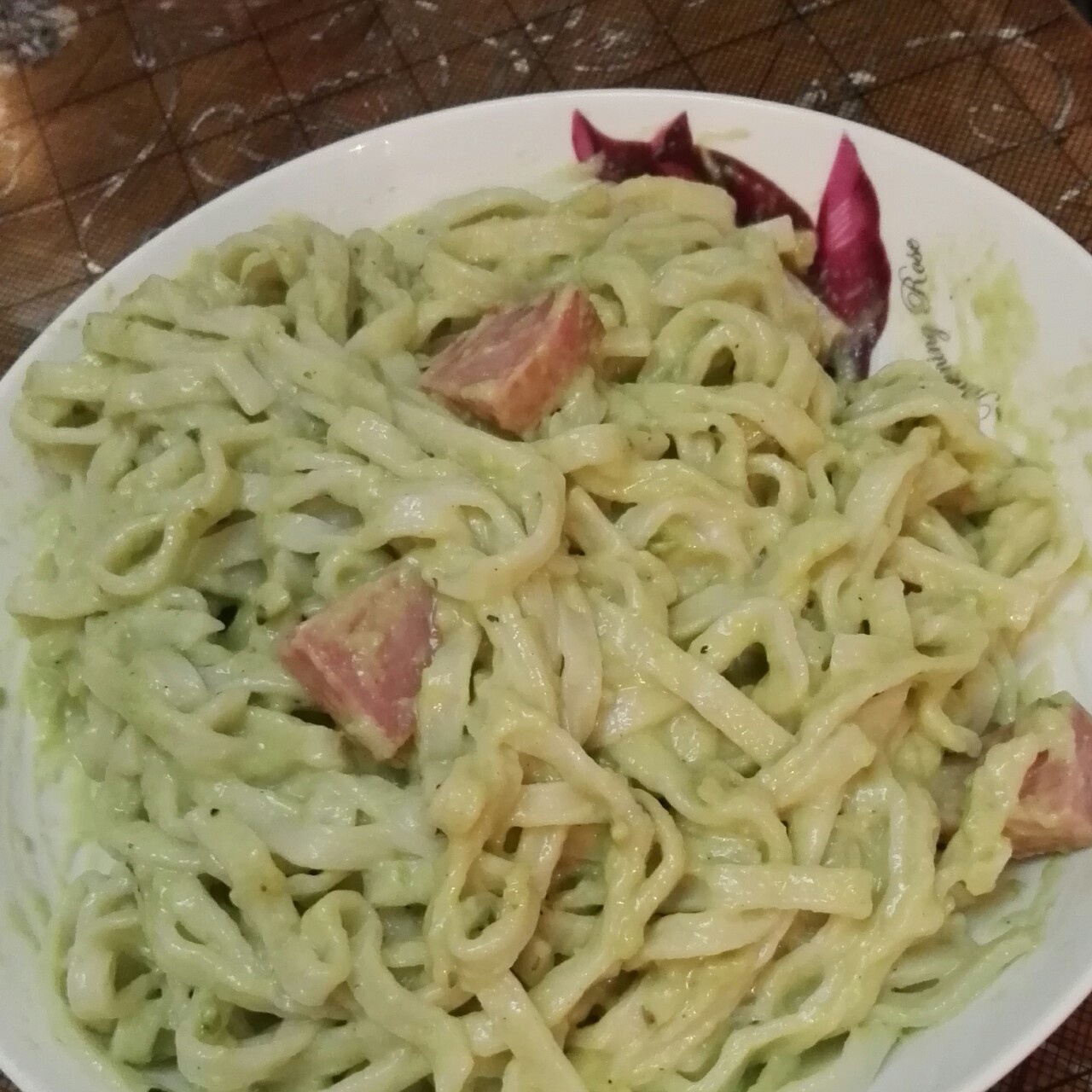 小清新牛油果火腿意面