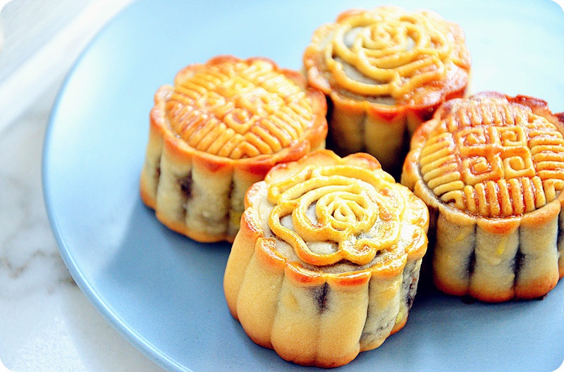 广式蛋黄莲蓉月饼