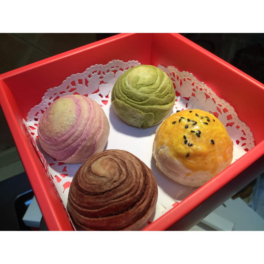 蛋黄酥~紫薯、抹茶、原味~花好月圆，中秋快乐~内附一次做六色蛋黄酥方法~