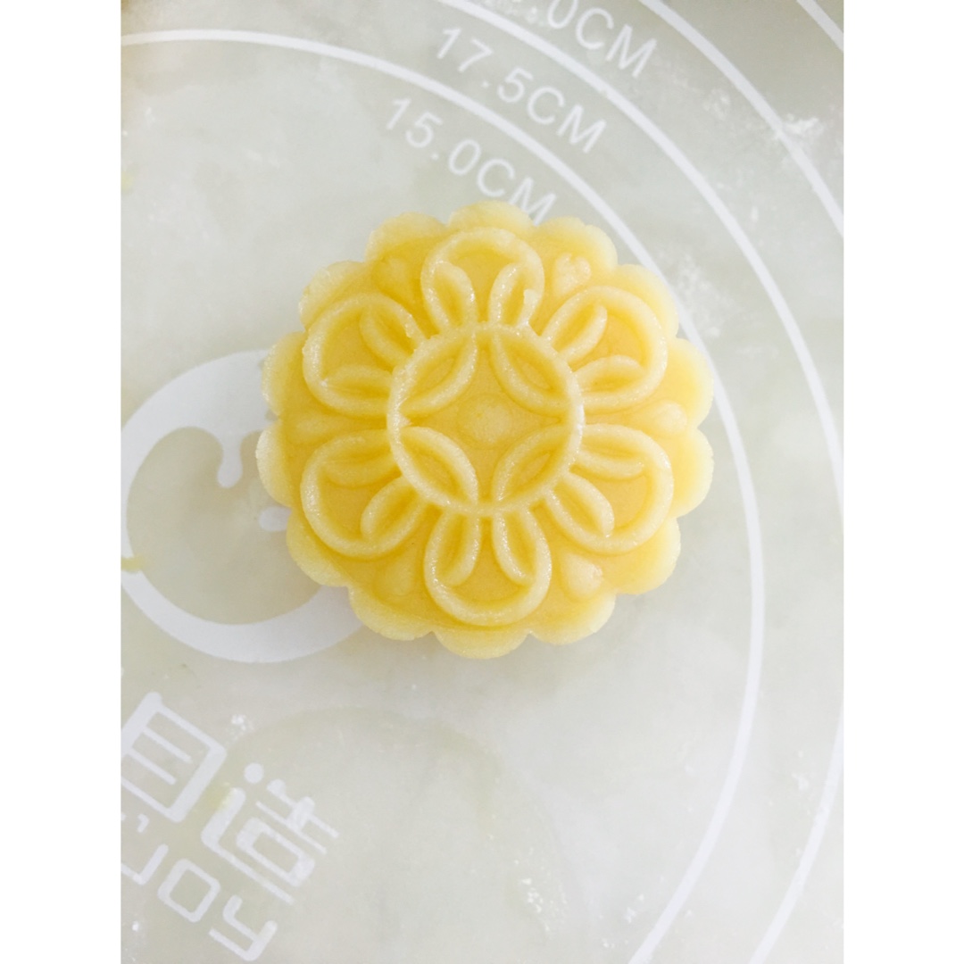 酥皮奶黄月饼