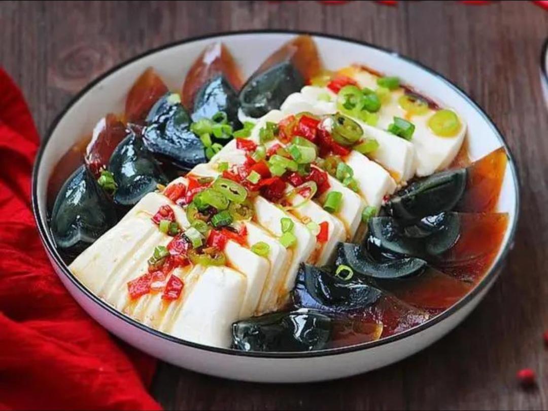 凉拌皮蛋内脂豆腐