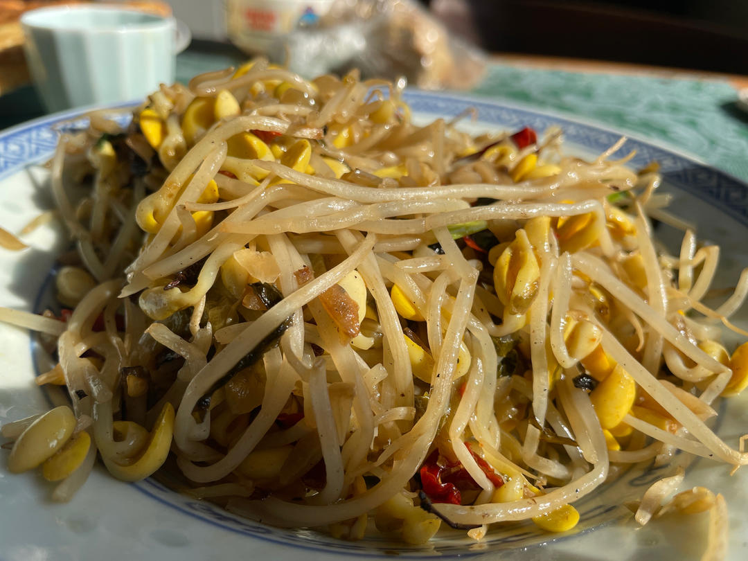 清炒豆芽榨菜丝