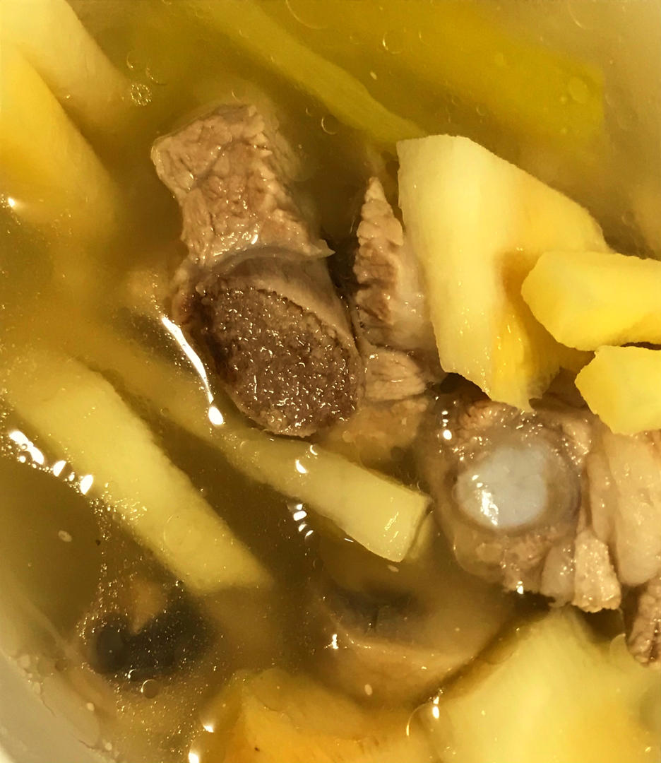 口蘑冬笋排骨汤