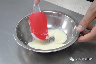 念厨烘焙DIY-简易版生日蛋糕的做法 步骤2