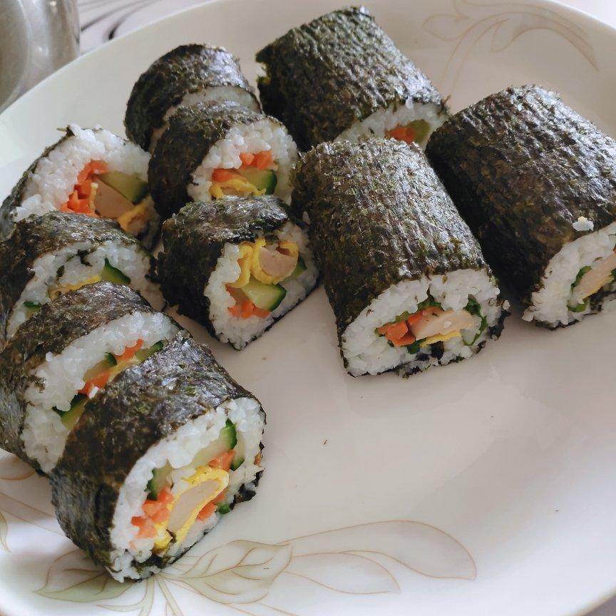 时生饿了做的紫菜卷寿司